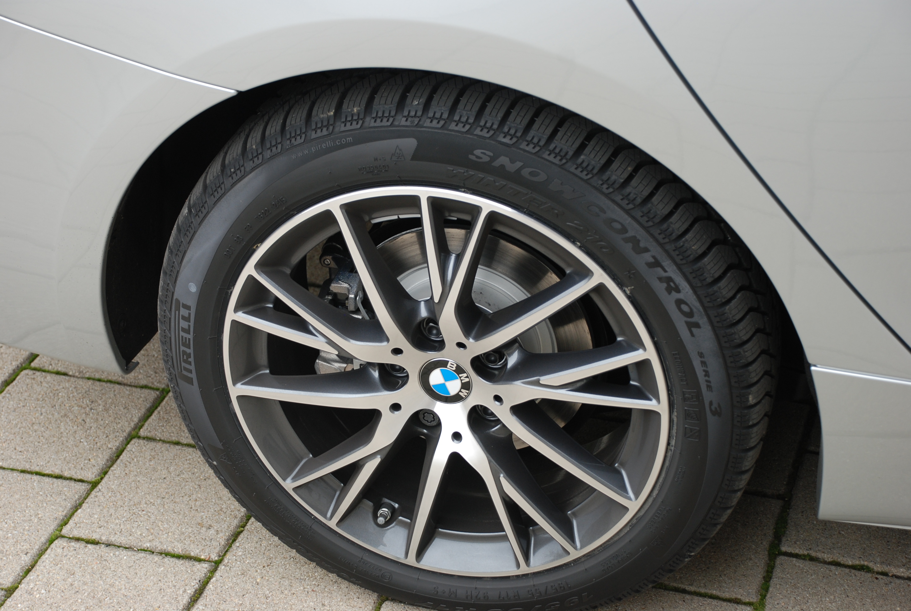 Winterreifen 17" V-Speiche / Pirelli Snow Control, Serie 3